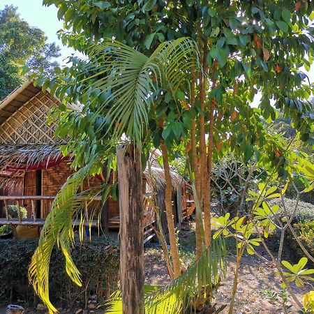 Phuhaya Bamboo Bungalows Ko Lanta Extérieur photo