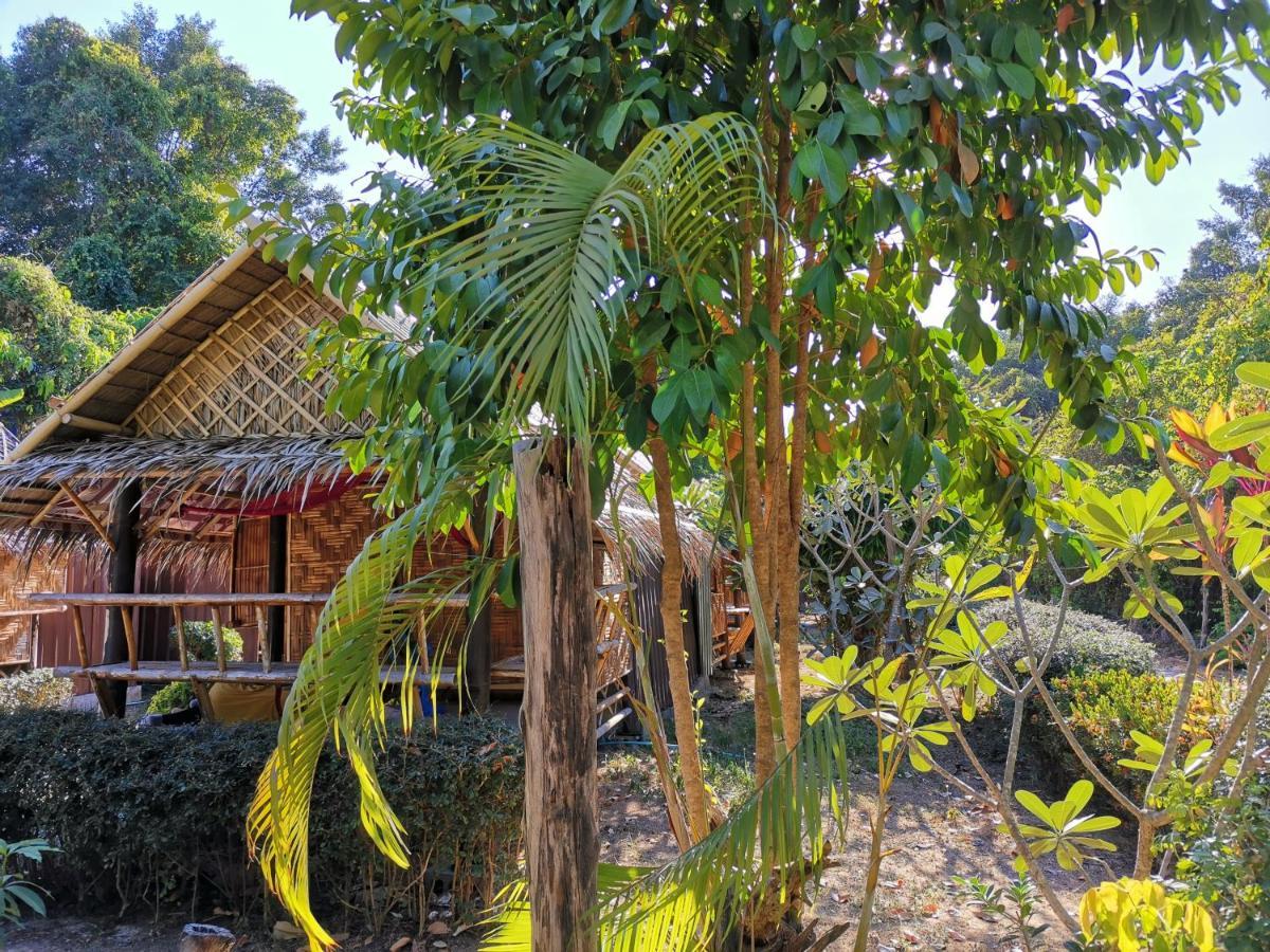 Phuhaya Bamboo Bungalows Ko Lanta Extérieur photo