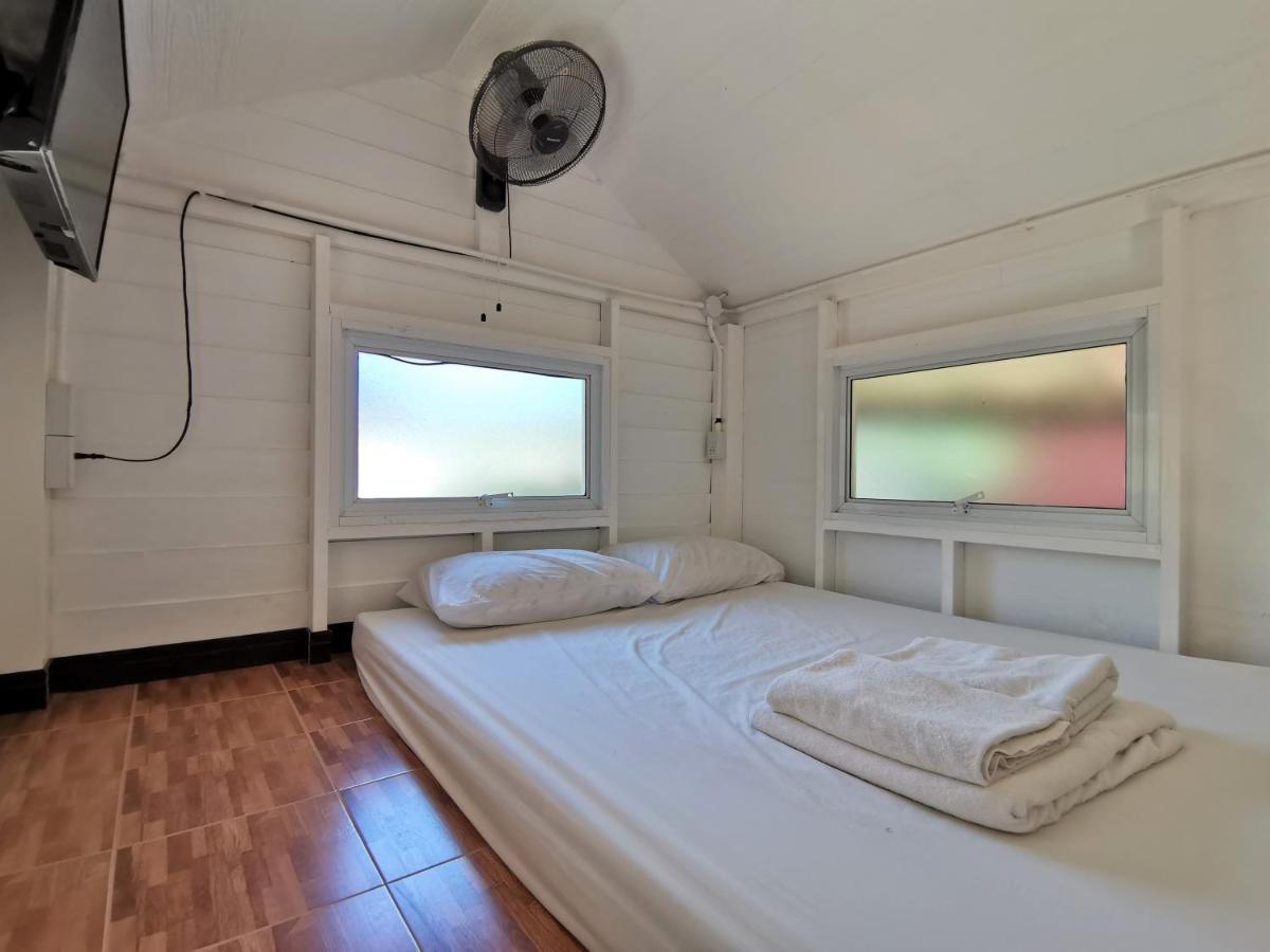 Phuhaya Bamboo Bungalows Ko Lanta Extérieur photo