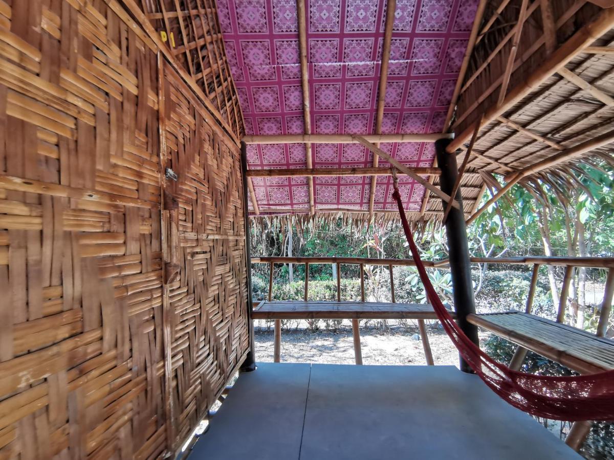 Phuhaya Bamboo Bungalows Ko Lanta Extérieur photo