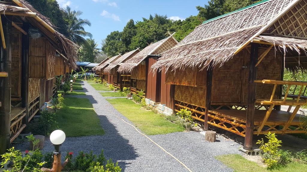 Phuhaya Bamboo Bungalows Ko Lanta Extérieur photo