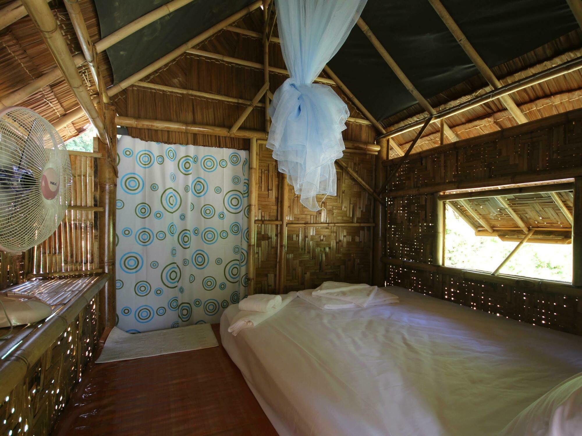 Phuhaya Bamboo Bungalows Ko Lanta Extérieur photo