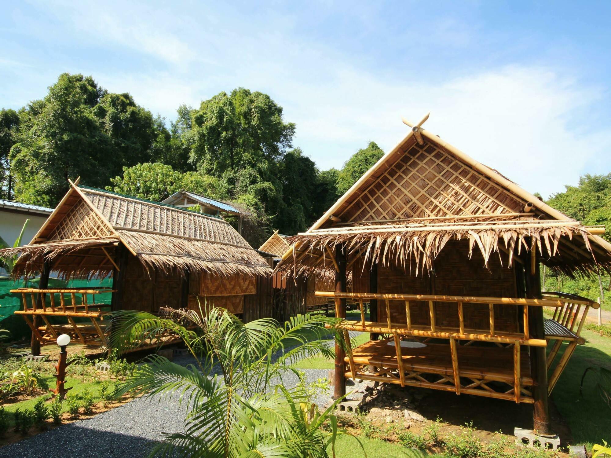 Phuhaya Bamboo Bungalows Ko Lanta Extérieur photo