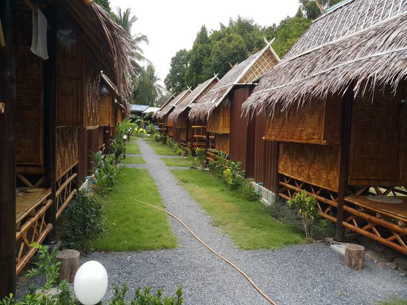 Phuhaya Bamboo Bungalows Ko Lanta Extérieur photo